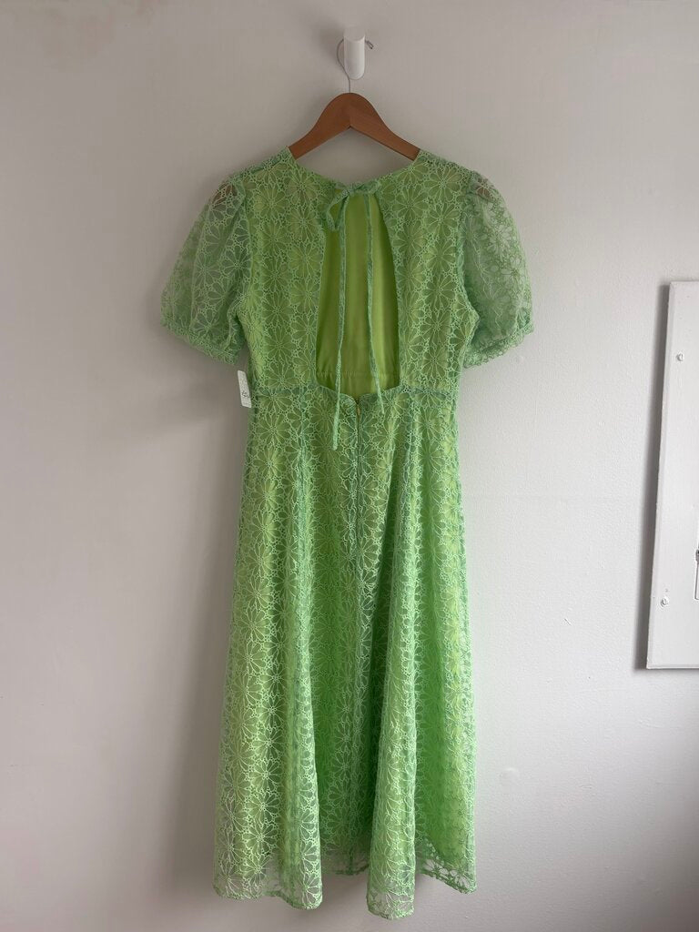Greylin Suki Embroidered Midi Dress (NWT) – Editor Consignment